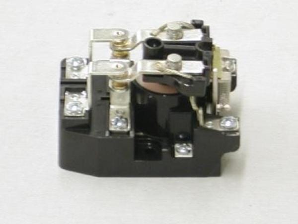100614                 GOLO RELAY - DPDT - 230V AC - 20 AMP
